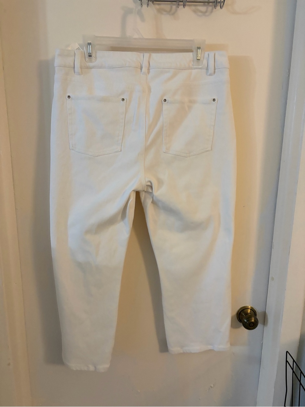 Belle by Kim Gravel White Cropped Stretch Jeans - Picture 3 of 6